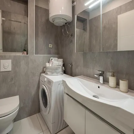 Apartmán Lore With Private Garage Makarská