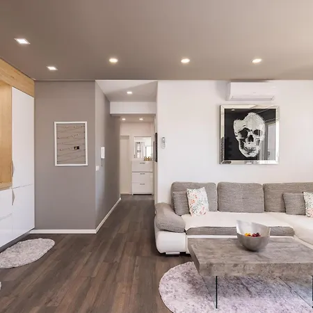 Apartmán Lore With Private Garage