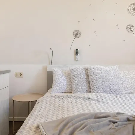 Apartmán Lore With Private Garage *
